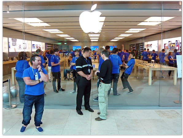 Apple Retail Store - Festival Place  Apple retail store, Apple store,  Mobile shop design